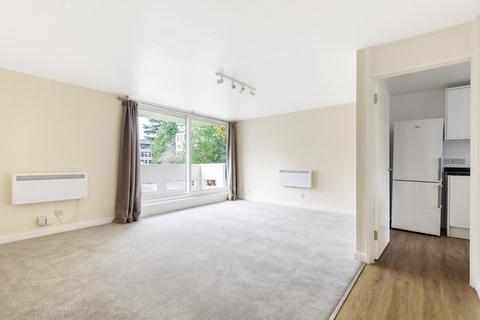 4 Beech Vale, Woking, GU22 7NS