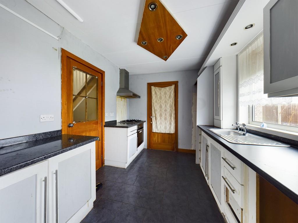 Hereford Road, Wheatley 3 bed semidetached house £100,000