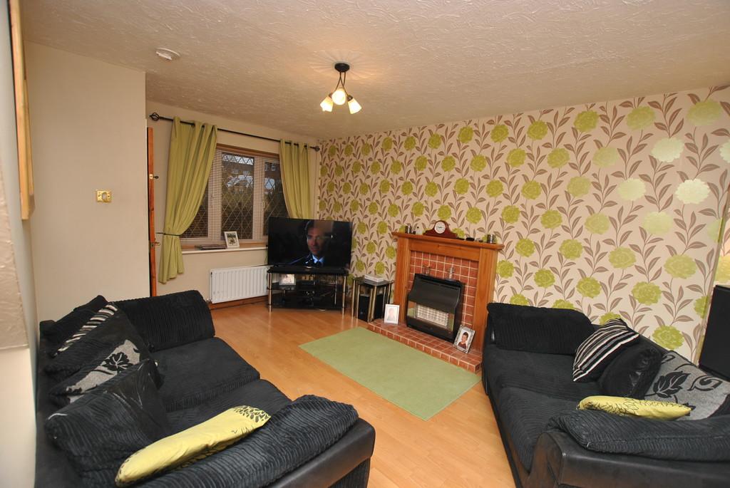 Charlecote Park, Newdale, Telford, TF3 5HD. 3 bed terraced house £125,000