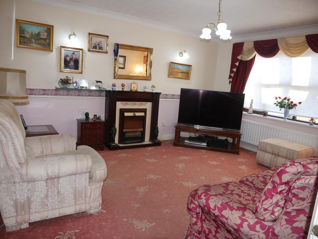 Claudette Way, Spalding 4 bed detached house £300,000