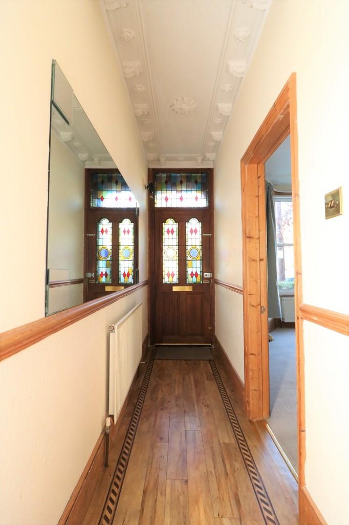 Shirley Road, Enfield 3 bed terraced house £1,750 pcm (£404 pw)