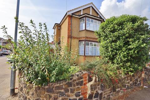 10 Philip Avenue, Romford, RM7 0XB