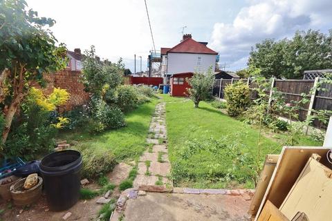 10 Philip Avenue, Romford, RM7 0XB