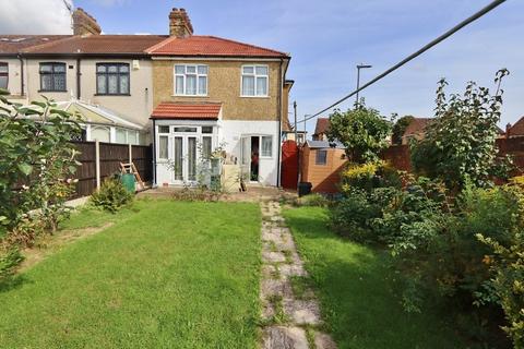 10 Philip Avenue, Romford, RM7 0XB