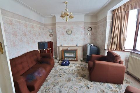 10 Philip Avenue, Romford, RM7 0XB