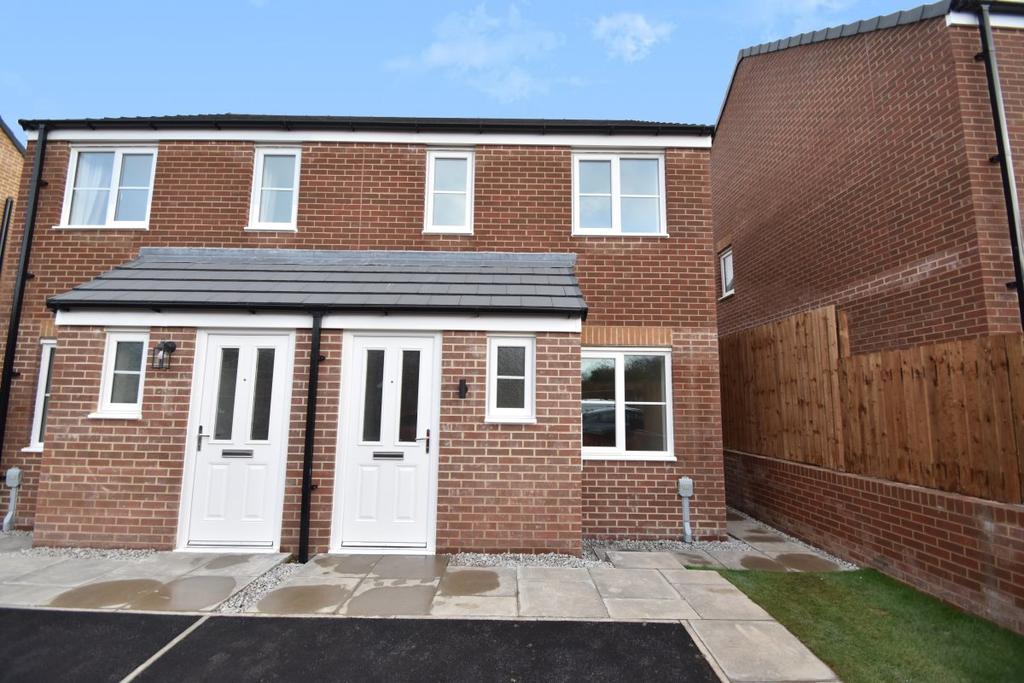 Frobisher Avenue, Castleford 2 bed semidetached house £695 pcm (£160 pw)
