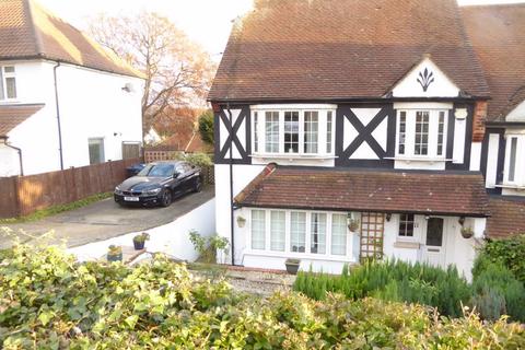 3 bedroom semi-detached house to rent, Purley