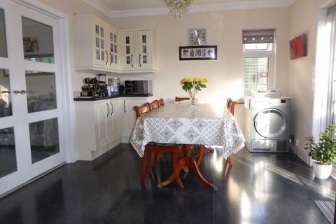 3 bedroom semi-detached house to rent, Purley