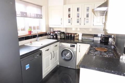 3 bedroom semi-detached house to rent, Purley