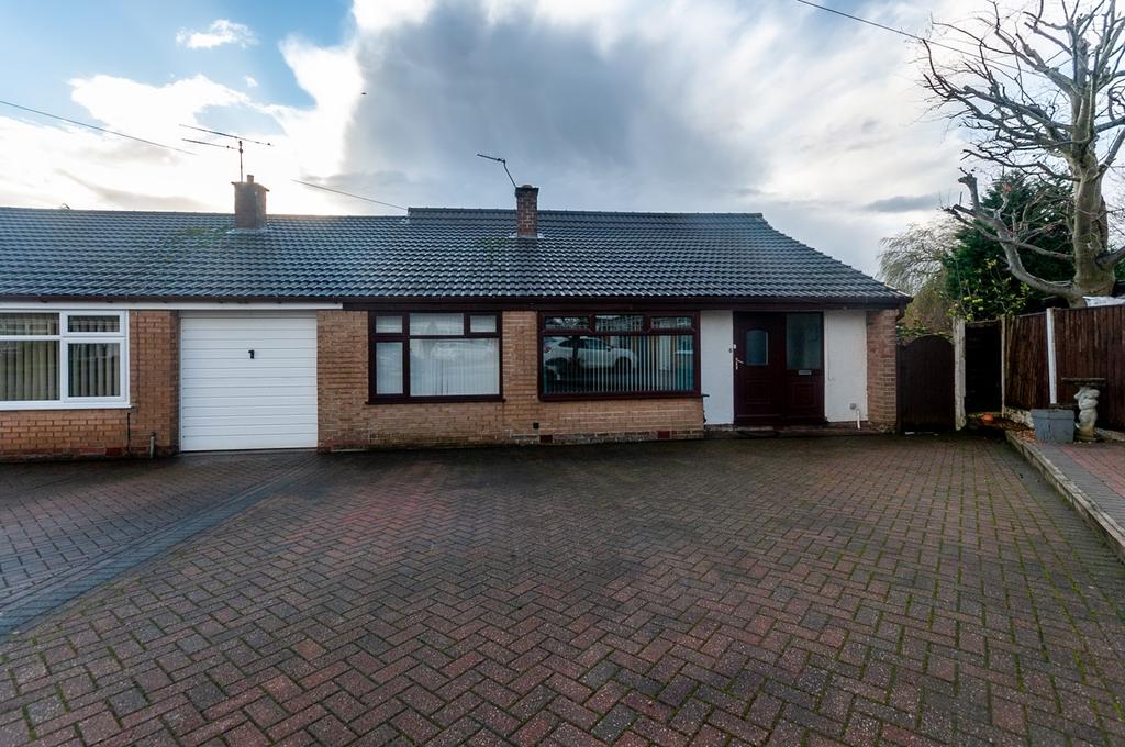 Thornton Close, AshtoninMakerfield... 4 bed semidetached bungalow