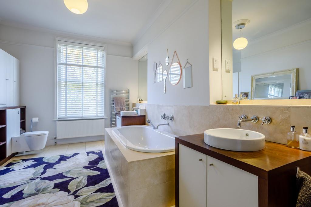 Large En Suite
