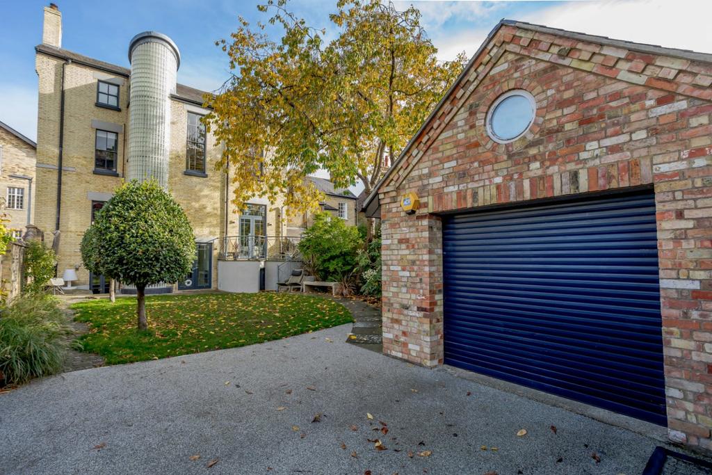 Garaging / Driveway