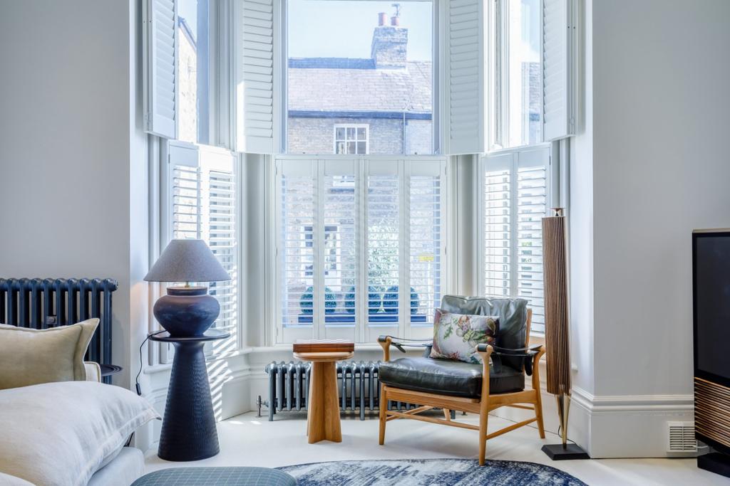 Living Room Bay