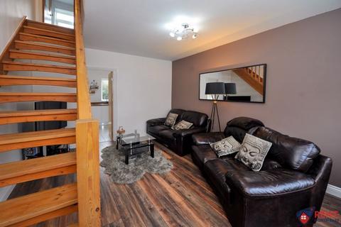 3 bedroom semi-detached house to rent, The Copse, Blaydon-On-Tyne