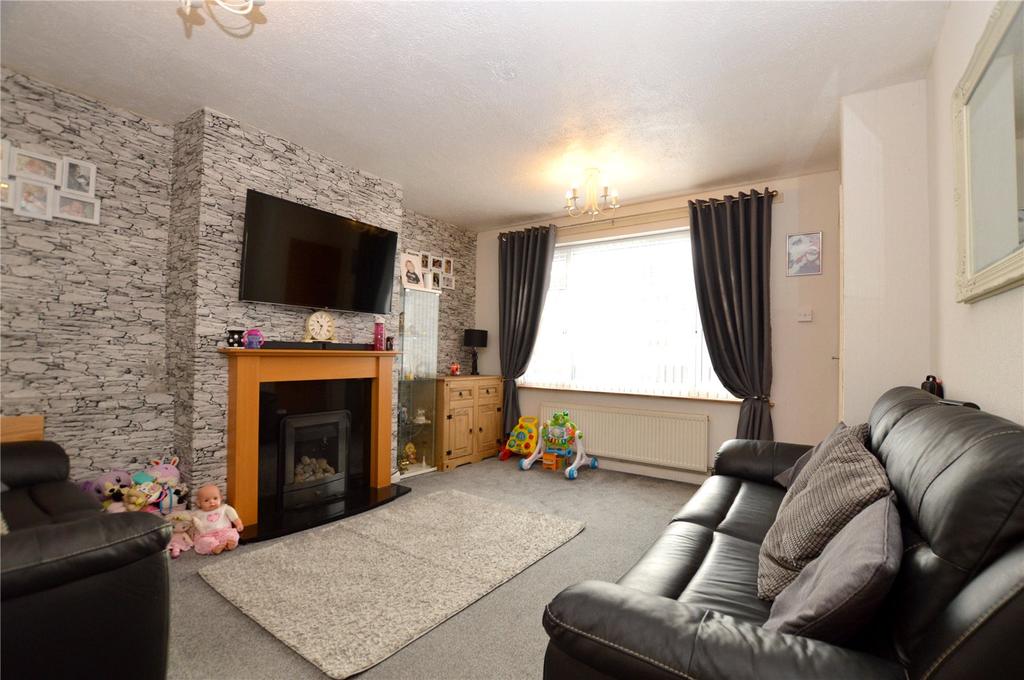 Victoria Park Grove, Bramley, Leeds 2 bed terraced house £135,000