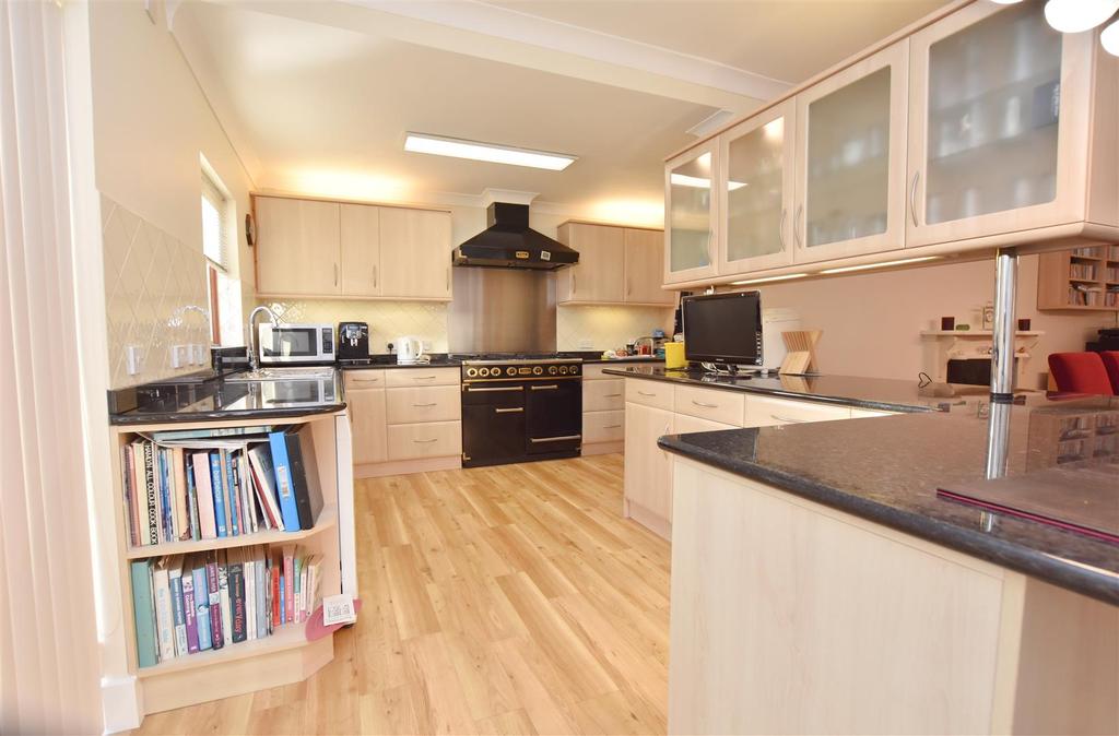 Kitchen .jpg
