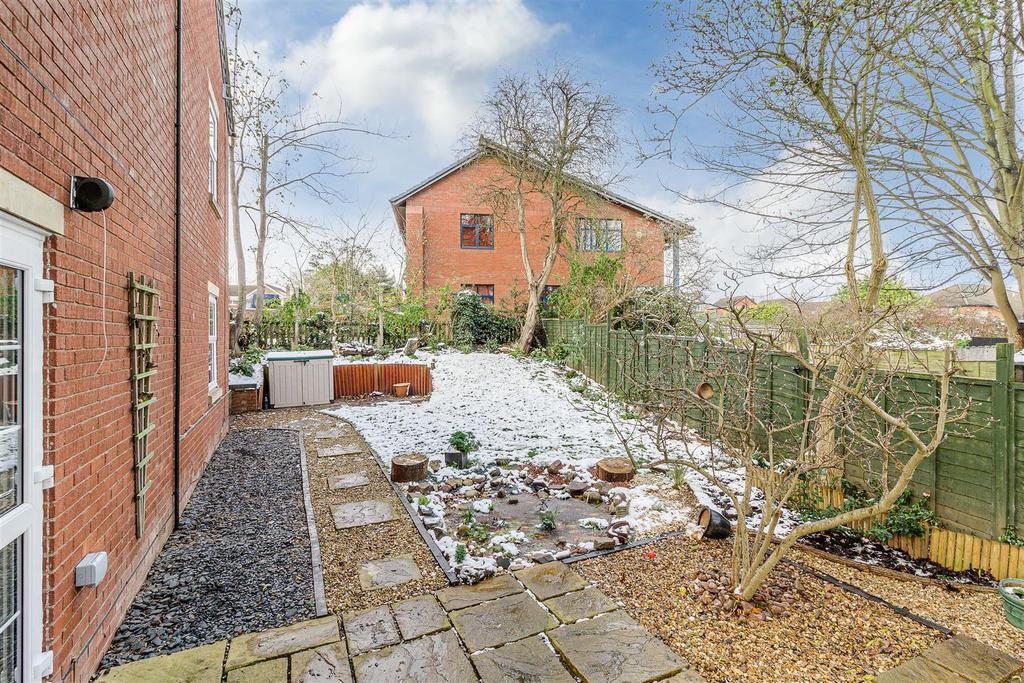 The Cloisters North Street, Atherstone 3 bed mews £205,000