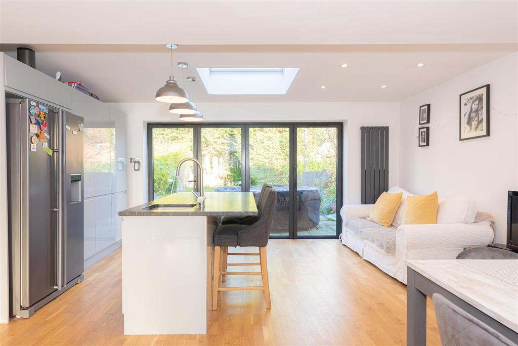 Brooklands Way, Redhill 3 bed semidetached house £625,000