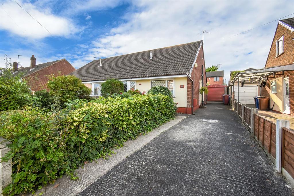 Barons Way, Lower Darwen, Darwen 2 bed semidetached bungalow £150,000