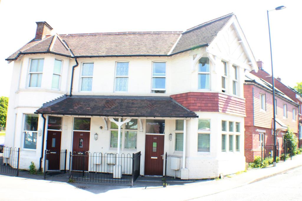 Romsey Road, Shirley 2 bed terraced house £900 pcm (£208 pw)