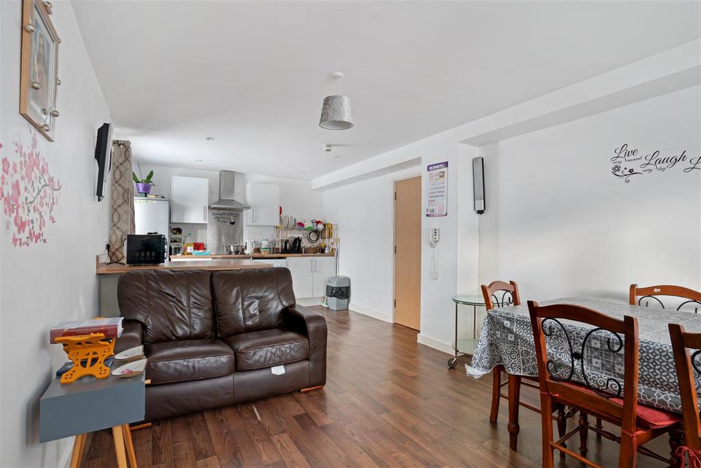 Bentley Court, Parkwood Rise, KEIGHLEY 2 bed apartment £60,000