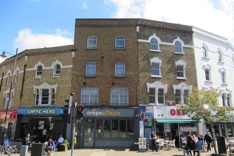 Retail property (high street) to rent - The Broadway, London