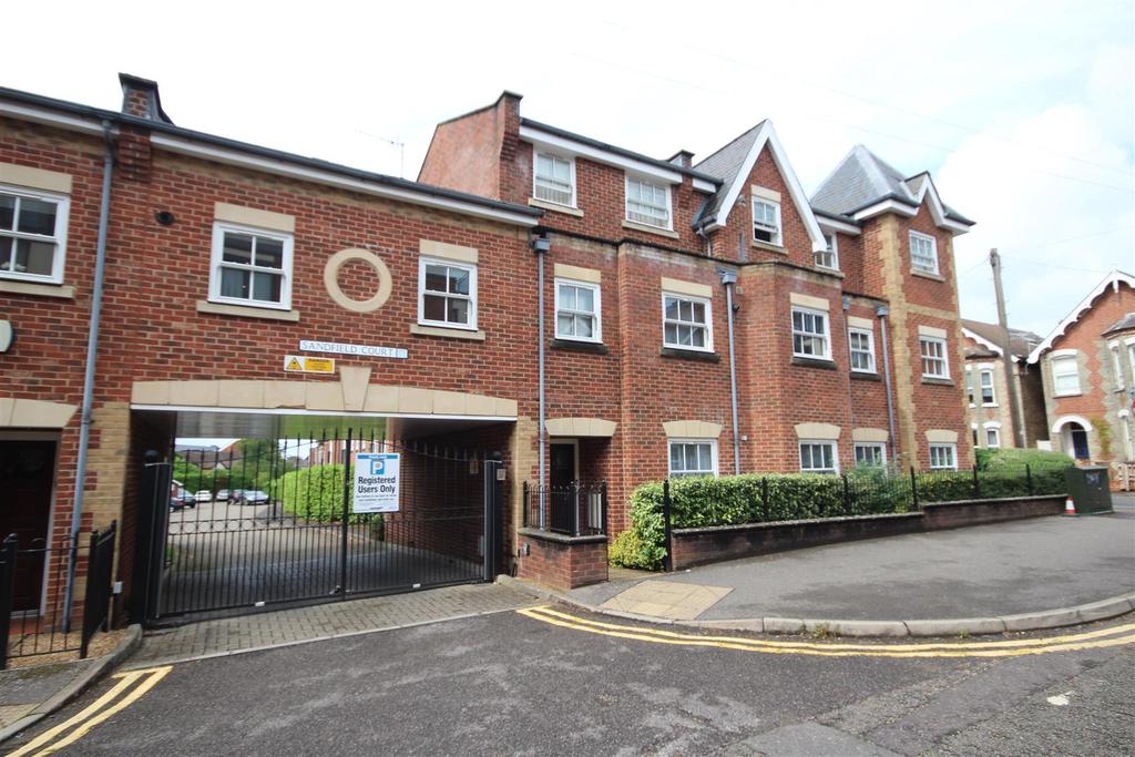 The Bars, Guildford 2 bed flat £1,675 pcm (£387 pw)