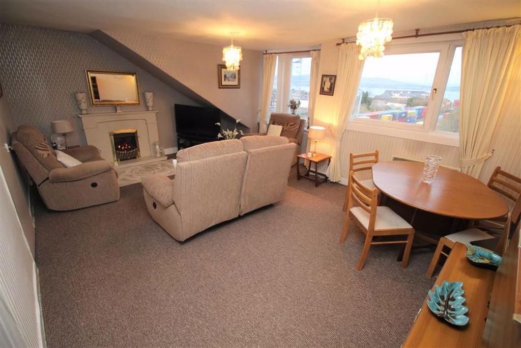 Union Street, Greenock 3 bed flat £130,000