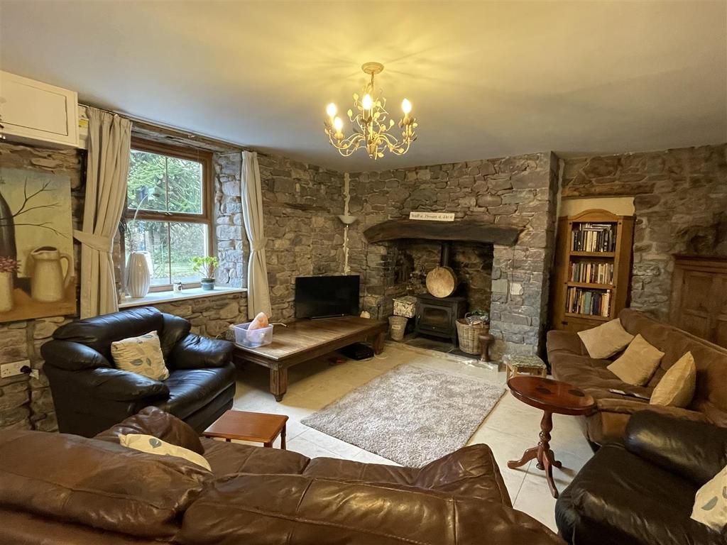 Llanddeusant, Llangadog 7 bed property with land for sale £485,000