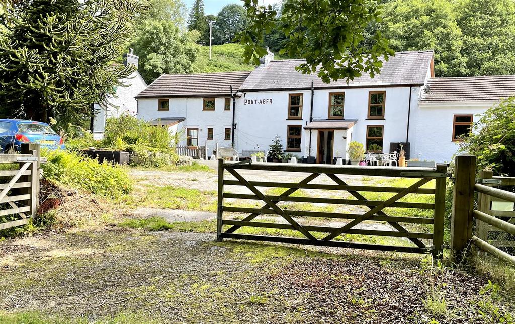 Llanddeusant, Llangadog 7 bed property with land for sale £485,000