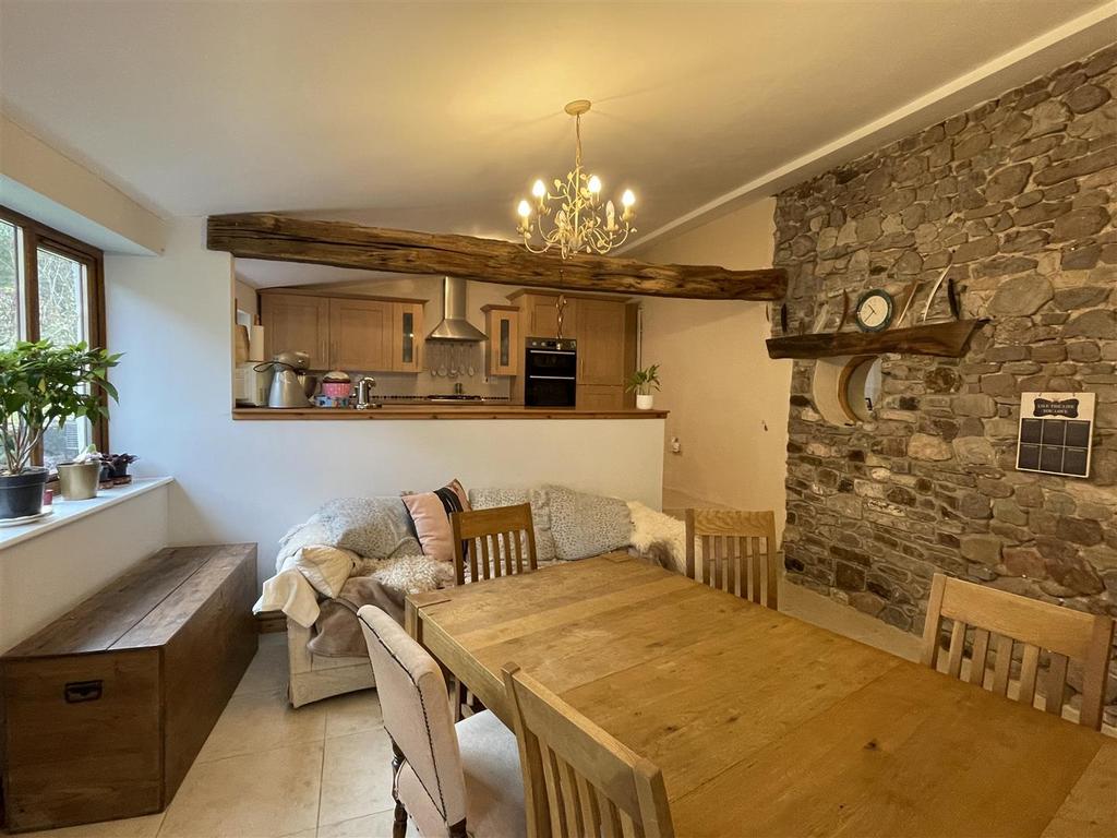 Llanddeusant, Llangadog 7 bed property with land for sale £485,000