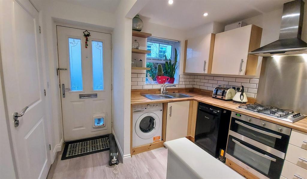 Olvega Drive, Buntingford 2 bed terraced house £345,000