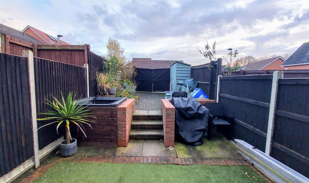 Olvega Drive, Buntingford 2 bed terraced house £345,000