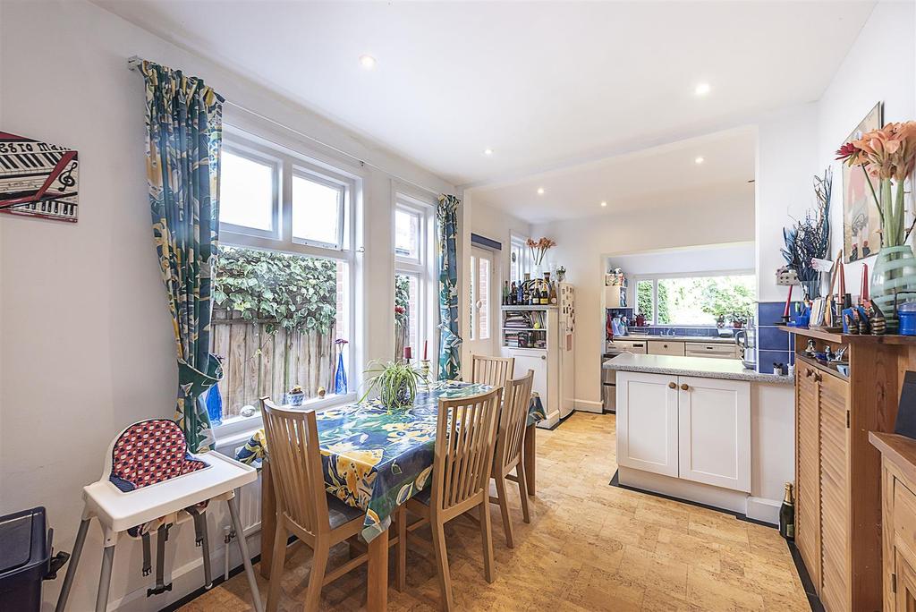 Dalkeith Road, Harpenden 6 bed detached house £1,600,000
