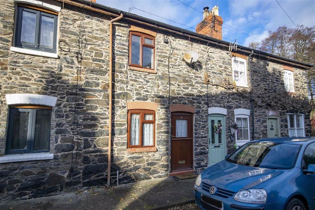 Bridge Street, Llanfyllin, SY22 2 bed terraced house £110,000