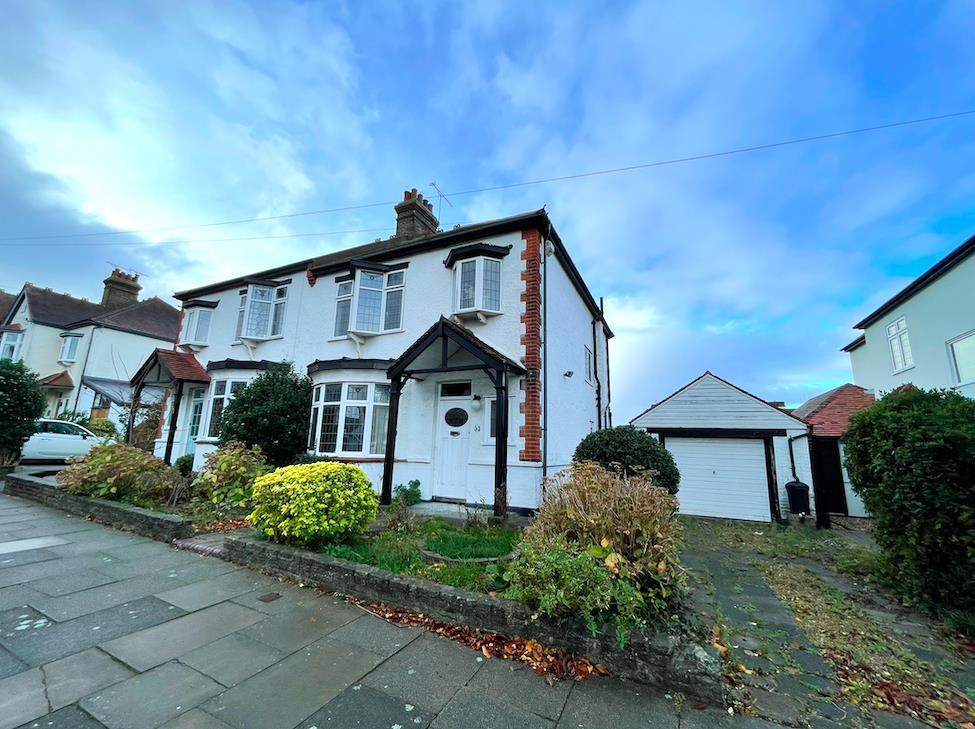 Woodcote Road, LeighOnSea 3 bed semidetached house for sale £550,000