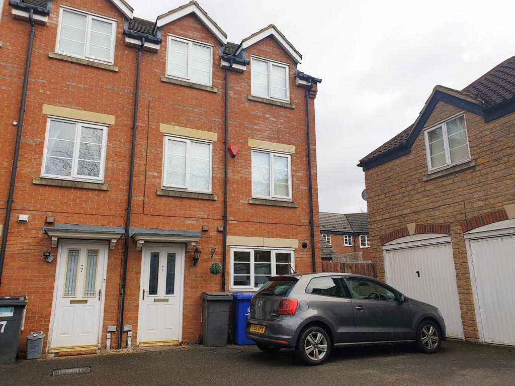 Cony Walk, Grange Park, Northampton, NN4 4 bed terraced house £1,095