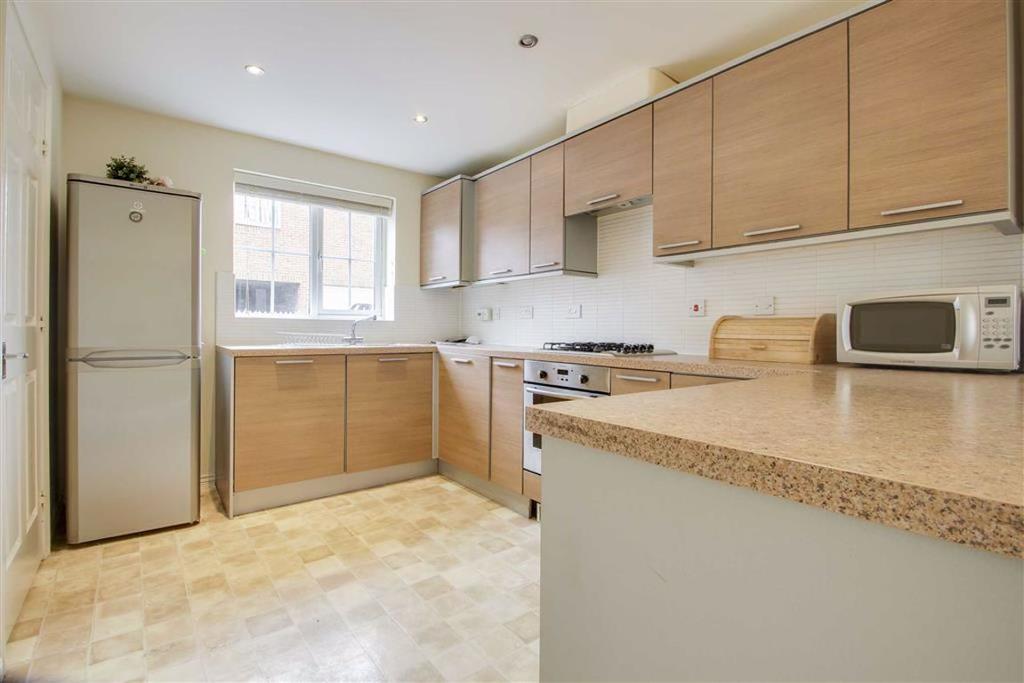 Downing Close, Bletchley, Milton Keynes, Bucks 4 bed townhouse £1,450