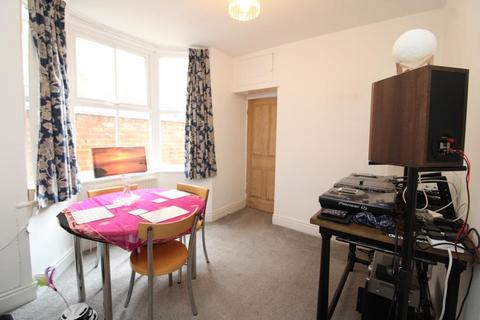 3 bedroom terraced house to rent, Green Lane, Wolverton