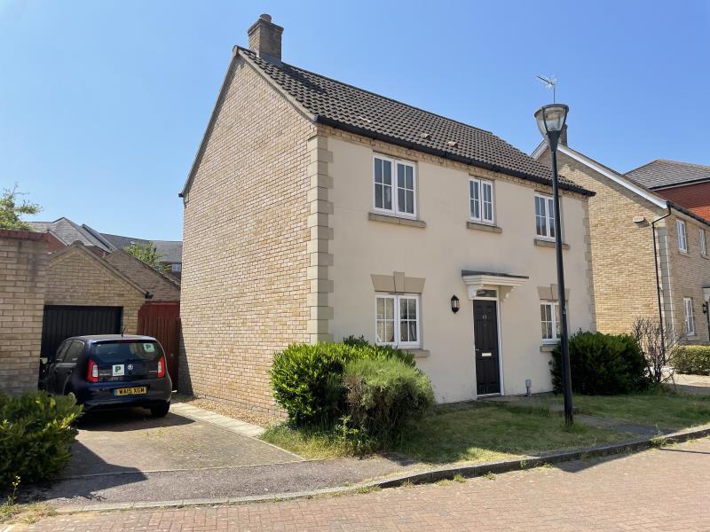 Lockwood Chase, Oxley Park 3 bed detached house to rent £1,650 pcm (£