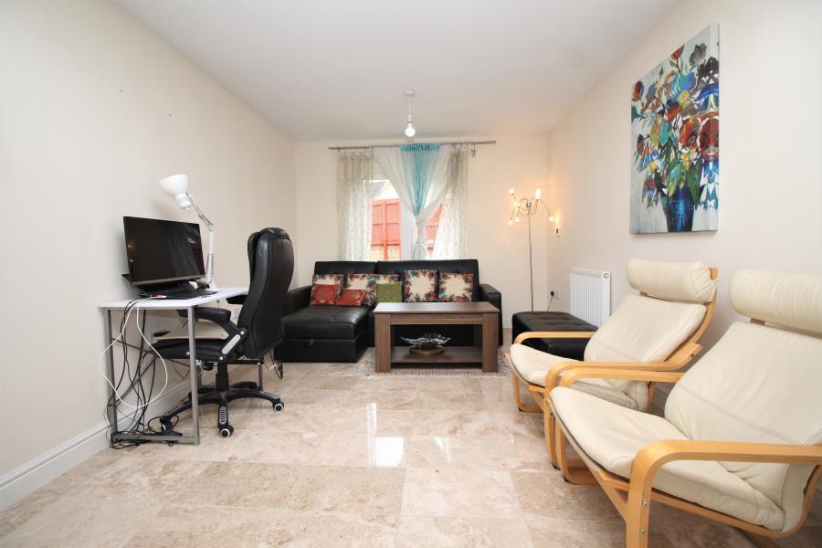 Lockwood Chase, Oxley Park 3 bed detached house to rent £1,650 pcm (£