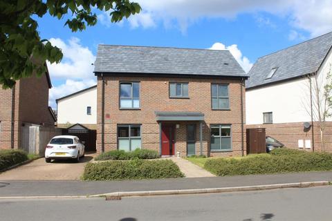 3 bedroom detached house to rent, Harvard Way, Oakgrove