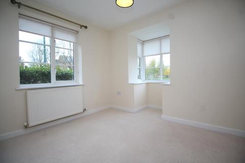 3 bedroom end of terrace house to rent, Watson Close, Grange Farm