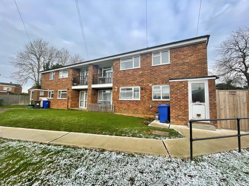 North Way, Deanshanger 2 bed £875 pcm (£202 pw)