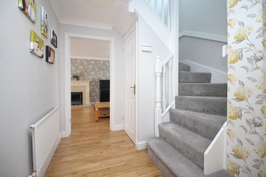 Crowborough Lane, Kents Hill 4 bed detached house £1,900 pcm (£438 pw)