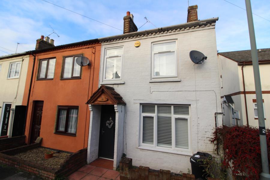 Napier Street, Fenny Stratford 3 bed end of terrace house £1,250 pcm