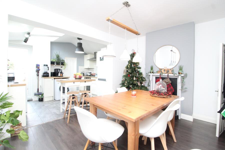 Napier Street, Fenny Stratford 3 bed end of terrace house £1,250 pcm