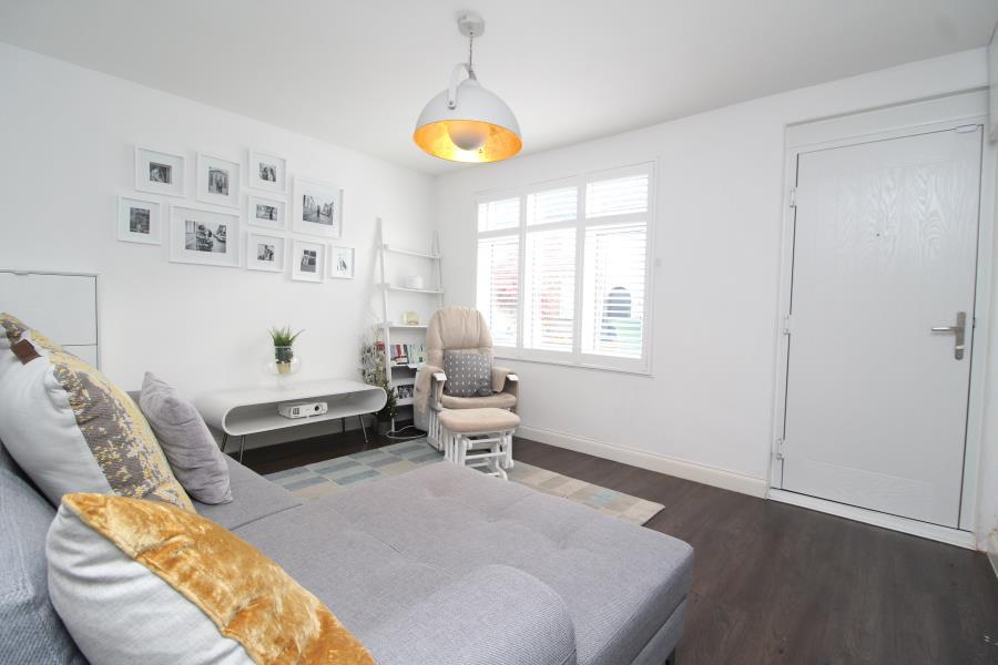 Napier Street, Fenny Stratford 3 bed end of terrace house £1,250 pcm