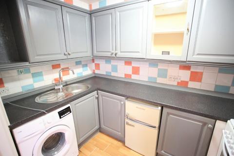 2 bedroom flat to rent, Reid Street, Dunfermline, Fife, KY12