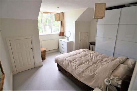 26a Lynwood, Guildford, GU2 7NY